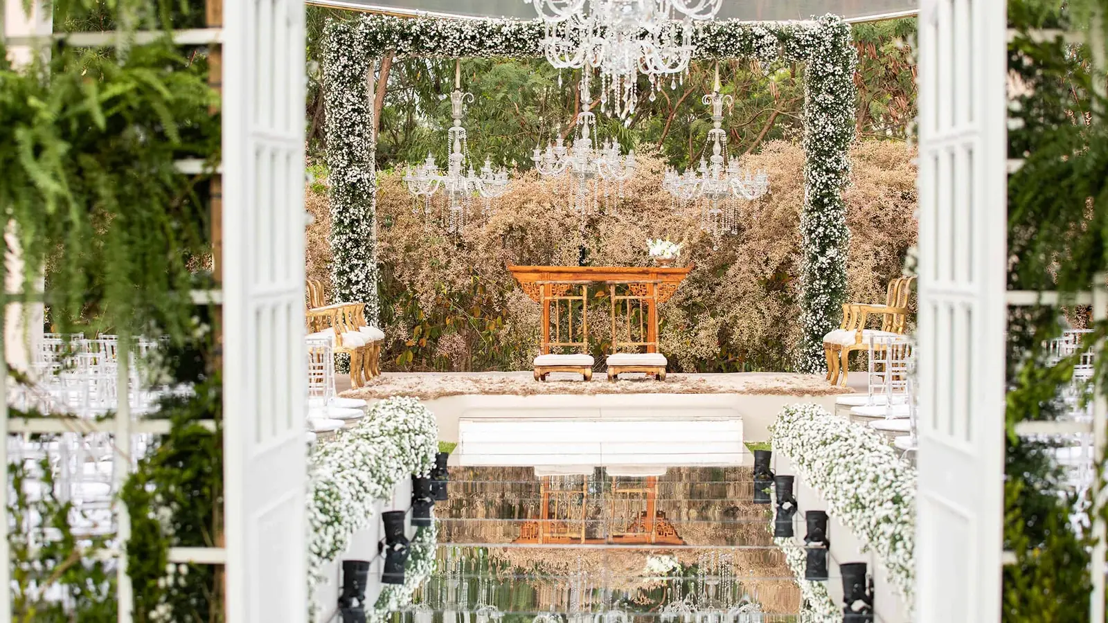 Ambiente diferenciado do Green Place decorado em meio ao verde para um evento