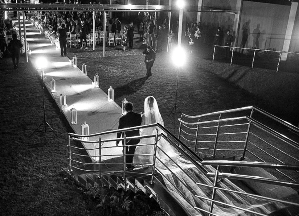 Escadaria iluminada para entrada da debutante